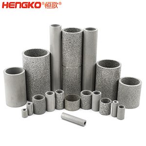 燒結(jié)不銹鋼濾管筒 如果您對(duì)燒結(jié)不銹鋼濾管筒有任何疑問(wèn),您會(huì)在這里找到答案。 一、什么是燒結(jié)不銹鋼濾管筒? 是通過(guò)加熱或加壓的燒結(jié)工藝制成的特殊金屬管。根據(jù)您需要的金屬類型,可以選擇燒結(jié)不銹鋼金屬管、燒結(jié)銅金屬管或燒結(jié)青銅金屬管。 二、燒結(jié)金屬管有哪些用途? 1.食品和飲料行業(yè):防止食物營(yíng)養(yǎng)成分被沖走,還可以過(guò)濾掉污染物。 2.水力發(fā)電廠為您工廠的渦輪機(jī)提供動(dòng)力。保持電力循環(huán)生產(chǎn)。 3.天然氣生產(chǎn)廠可以捕獲氣體中的小污染物。 4.化學(xué)加工工業(yè)過(guò)濾掉有害污染物,提高化學(xué)產(chǎn)品的效率。 5.石油工業(yè)消除污染物來(lái)提高石油產(chǎn)品的純度。 6.醫(yī)藥行業(yè)去除藥品中的污染物,并提高藥用價(jià)值 三、燒結(jié)金屬管的優(yōu)點(diǎn)是什么? 1.材料堅(jiān)固形狀靈活 2.良好的滲透性 3.多種孔隙分布 4.性能穩(wěn)定可以應(yīng)對(duì)來(lái)自各種流體的高壓而不會(huì)變形。 5.機(jī)械強(qiáng)度高可以在高溫高壓等極其惡劣的環(huán)境中使用。 6.可以調(diào)整孔的大小 7.耐腐蝕和熱沖擊 8.設(shè)備易于清潔,無(wú)需長(zhǎng)時(shí)間關(guān)機(jī)。 四、選擇燒結(jié)金屬管時(shí)要注意以下幾點(diǎn): 優(yōu)質(zhì)材料、溫度范圍、微米變化、耐腐蝕、納污能力、機(jī)械強(qiáng)度 需要的高強(qiáng)度(恒歌316不銹鋼濾管正反向流動(dòng)中提供相同的強(qiáng)度) 燒結(jié)金屬管的工作原理 五、什么材料可以制造燒結(jié)金屬管? 1.燒結(jié)不銹鋼:高機(jī)械強(qiáng)度耐腐蝕,在高壓高溫中高效運(yùn)行不會(huì)損壞; 2.銅粉末燒結(jié)管屬不銹鋼替代品,耐腐蝕且經(jīng)濟(jì)實(shí)惠,但耐溫和強(qiáng)度較差; 3.鎳合金,適用于極端工作條件的燒結(jié)金屬管。 注:燒結(jié)、固化、退火有以下幾個(gè)方面的比較: 1.燒結(jié):這是一種熱處理方法,會(huì)使粉末狀物質(zhì)形成整體材料,利用粉末中單個(gè)粒子之間發(fā)生的擴(kuò)散。可以固態(tài)和液態(tài)下發(fā)生。 金屬粉末 2.養(yǎng)護(hù):是用來(lái)加速化學(xué)反應(yīng)的技術(shù),適用于高分子及高分子材料復(fù)合。當(dāng)熱固性聚合物在室溫下無(wú)法在合理時(shí)間內(nèi)固化時(shí),您將使用固化爐應(yīng)用高溫來(lái)實(shí)現(xiàn)固化過(guò)程。 (例如,當(dāng)您將預(yù)浸碳纖維覆蓋在模具上時(shí)可以固化它,使它保持模具的形狀,單體會(huì)在固化溫度下迅速反應(yīng),從而形成熱固性聚合物,使預(yù)浸墊物質(zhì)變硬。) 3.退火:是一種熱處理技術(shù),用于使用非常高的溫度來(lái)減輕物質(zhì)的應(yīng)力,降低處理物質(zhì)中原子間鍵內(nèi)的內(nèi)應(yīng)力和整體彈性能。此外,它是指金屬熱處理、高性能聚合物和陶瓷玻璃的術(shù)語(yǔ)。 (例如,您可以將冷軋鋼坯退火,制成另一種產(chǎn)品,當(dāng)內(nèi)部應(yīng)力不推薦時(shí),例如在進(jìn)行機(jī)加工之前,您可使用此過(guò)程,機(jī)械加工通過(guò)去除材料來(lái)改變內(nèi)應(yīng)力的分布。 六、有哪些類型的燒結(jié)金屬管: 1.燒結(jié)多孔金屬管金屬管上的孔有助于過(guò)濾過(guò)程,運(yùn)營(yíng)成本低,但由于表面積小效率較低。 2.褶皺燒結(jié)金屬管表面積大于多孔金屬管,過(guò)濾效率高,但成本也高。 七、能清洗燒結(jié)金屬管嗎? 建議定期清潔設(shè)備上累積的污染物提高效率,確保其經(jīng)久耐用并發(fā)揮最佳性能,延長(zhǎng)使用壽命。 在 Hengko我們將幫助您獲得合適的燒結(jié)不銹鋼濾管筒以滿足獨(dú)特的應(yīng)用要求。您有任何疑問(wèn),請(qǐng)隨時(shí)聯(lián)系我們的團(tuán)隊(duì)。m.piegeng.cn